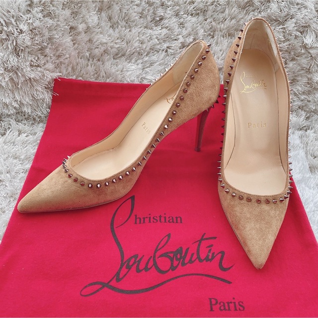 Christian Louboutin(クリスチャンルブタン)のルブタン スエード パンプス ピンヒール　ハイヒール スパイク　スタッズ　レア レディースの靴/シューズ(ハイヒール/パンプス)の商品写真