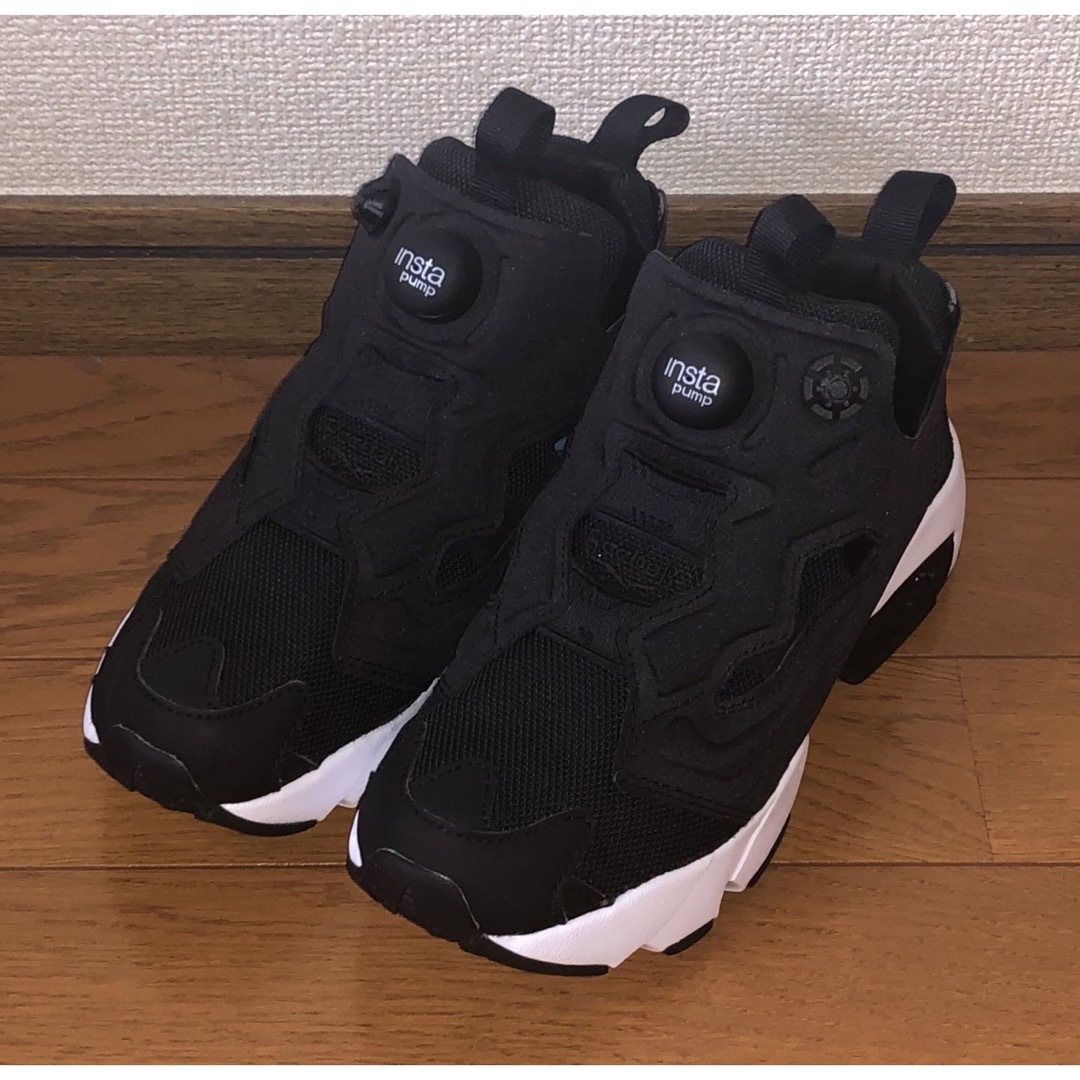 Reebok(リーボック)の23cm 良品 REEBOK INSTA PUMP FURY OG ブラック 黒 レディースの靴/シューズ(スニーカー)の商品写真