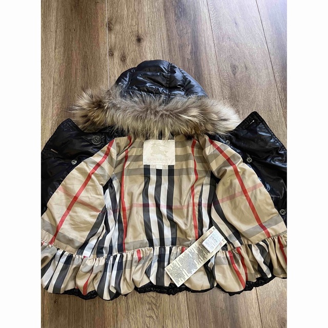 BURBERRY(バーバリー)のバーバリー　キッズダウン　4y キッズ/ベビー/マタニティのキッズ服女の子用(90cm~)(コート)の商品写真