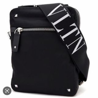 バレンティノ(VALENTINO)の【まさや様専用1/15】バレンティノ  ショルダーバッグ　VLTN(ショルダーバッグ)