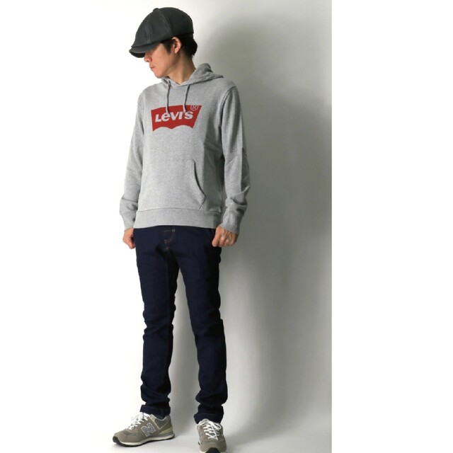 Levi's(リーバイス)の定価6600円‼️Levi's人気定番ロゴパーカー/グレー/L 未使用 メンズのトップス(パーカー)の商品写真