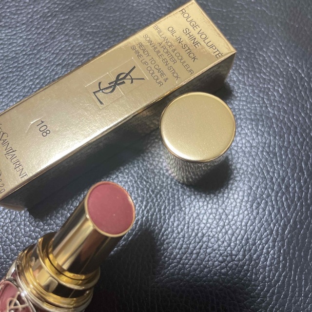 Yves Saint Laurent Beaute(イヴサンローランボーテ)のYSL ルージュ ヴォリュプテ シャイン 108 コスメ/美容のベースメイク/化粧品(口紅)の商品写真