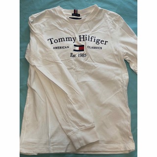 トミーヒルフィガー(TOMMY HILFIGER)の未着用🌈トミーヒルフィガーキッズ　長袖　152 ロンT 白(Tシャツ/カットソー)