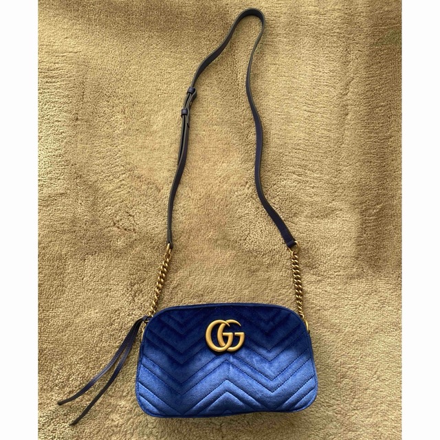 Gucci(グッチ)のGucci ggモーマント　スエード レディースのバッグ(ショルダーバッグ)の商品写真