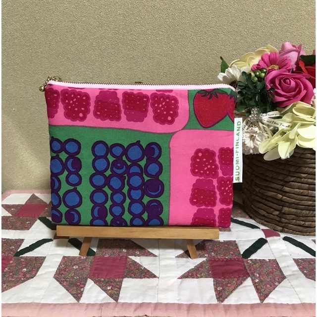 marimekko(マリメッコ)の【廃盤稀少】マリメッコ 生地　ハンドメイド　ムンモランマルヤット　ワイヤーポーチ ハンドメイドのファッション小物(ポーチ)の商品写真