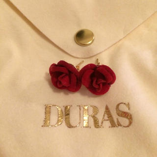 デュラス(DURAS)のDURAS ベロア素材 薔薇ピアス☆(ピアス)