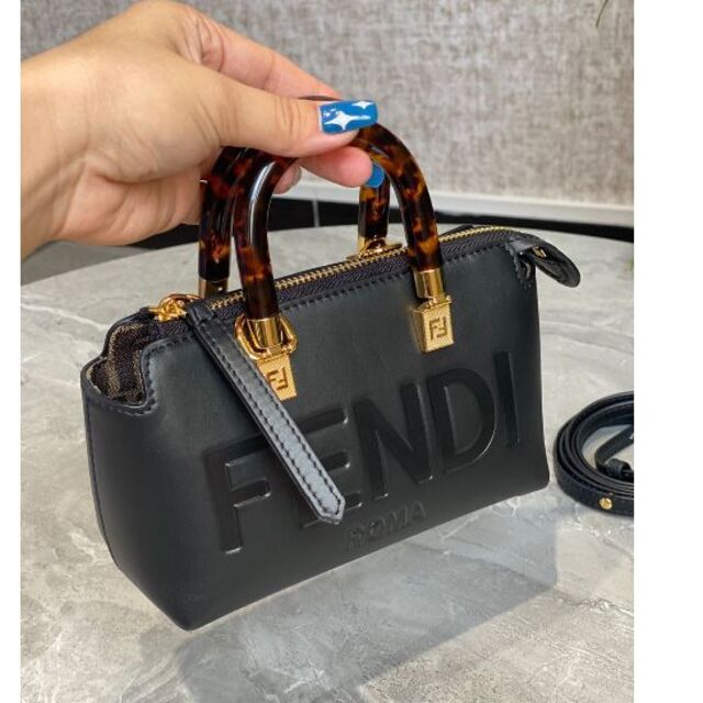 【史上最も激安】 - FENDI FENDI スモール ウェイ ザ バイ トートバッグ 【史上最も激安】 - FENDI FENDI スモール ウェイ ザ バイ トートバッグ