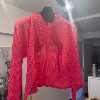 プリーツプリーズイッセイミヤケ(PLEATS PLEASE ISSEY MIYAKE)のイッセイミヤケ/ISSEI MIYAKE プリーツジャケット レディース美品　(ノーカラージャケット)