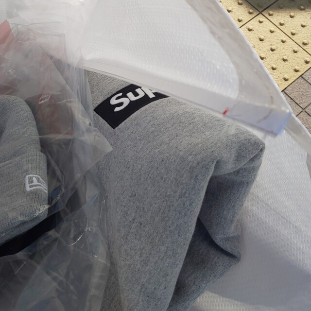 Supreme  Box Logo Crewneck  Heather Grey