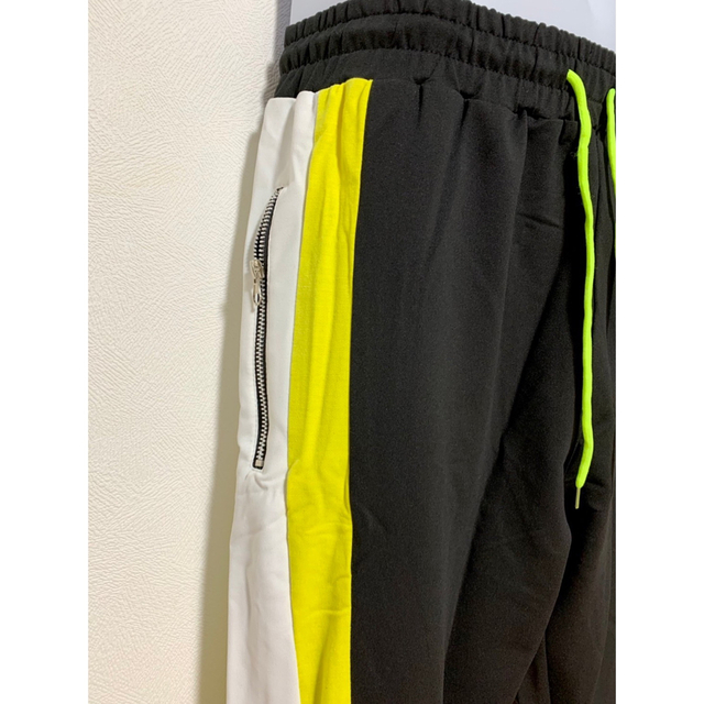 ジョガーパンツ　白黄色ダブルライン　スキニースウェット　メンズレディース　黒　L メンズのパンツ(その他)の商品写真