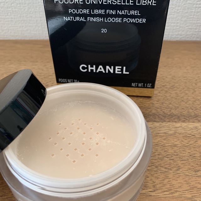 CHANEL(シャネル)のシャネル　プードゥル ユニヴェルセル リーブル20 コスメ/美容のベースメイク/化粧品(フェイスパウダー)の商品写真