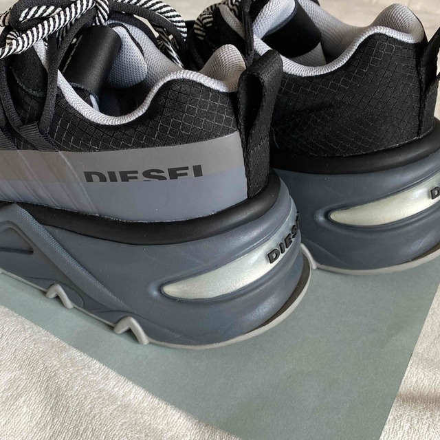 DIESEL(ディーゼル)のDIESEL チャンキーソール　厚底　ダット　スニーカー レディースの靴/シューズ(スニーカー)の商品写真