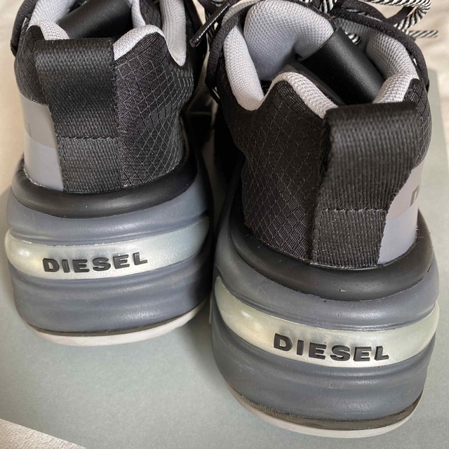 DIESEL(ディーゼル)のDIESEL チャンキーソール　厚底　ダット　スニーカー レディースの靴/シューズ(スニーカー)の商品写真