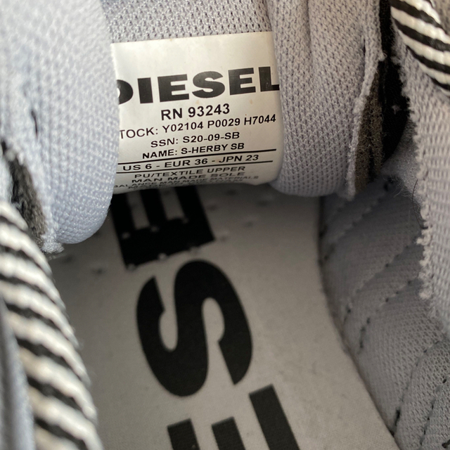 DIESEL(ディーゼル)のDIESEL チャンキーソール　厚底　ダット　スニーカー レディースの靴/シューズ(スニーカー)の商品写真