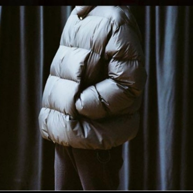 COMOLI(コモリ)のcomoli DOWN JACKET サイズ3 メンズのジャケット/アウター(ダウンジャケット)の商品写真