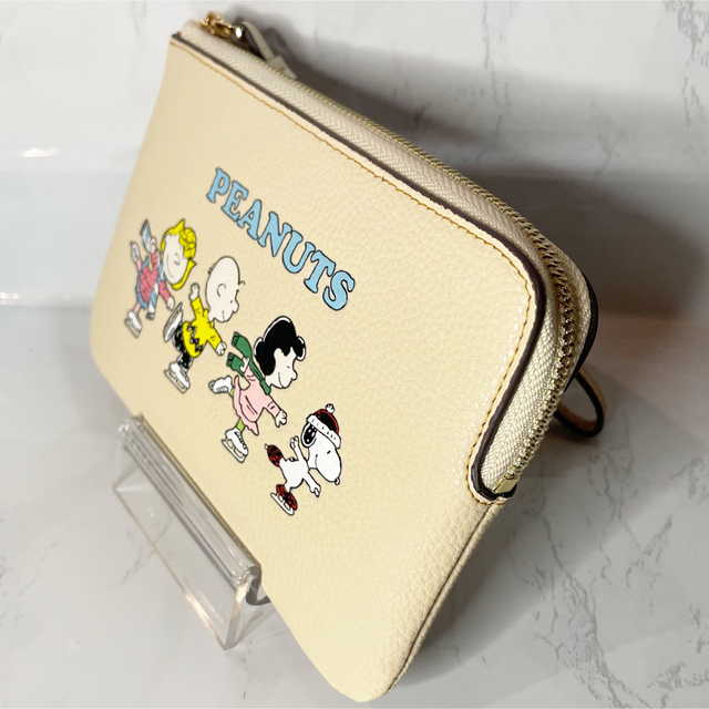 COACH X PEANUTS】コーナー ジップ リストレット・スヌーピー www