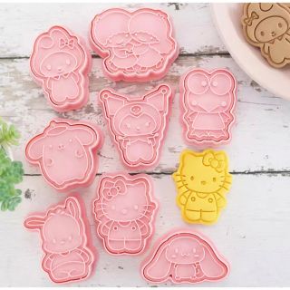 サンリオ(サンリオ)の【サンリオ】クッキー型　8個　お菓子作り　キャラ弁　クリスマス　誕生日(弁当用品)