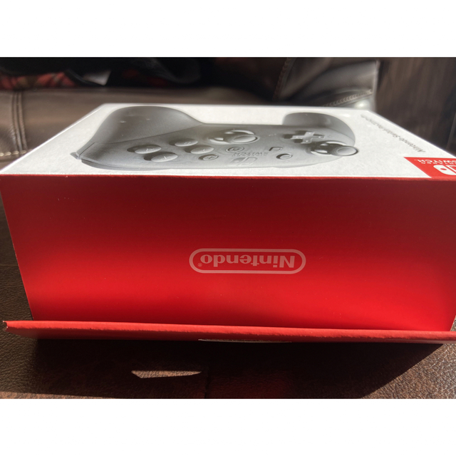 Nintendo Switch(ニンテンドースイッチ)の丁寧に梱包！レシート・保証、お買上証明書あり　SWITCH PROコントローラー エンタメ/ホビーのゲームソフト/ゲーム機本体(その他)の商品写真