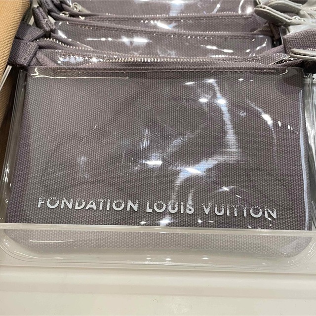匿名配送！◆Louis Vuitton◆ルイヴィトン ロゴ入りポーチ 2色展開