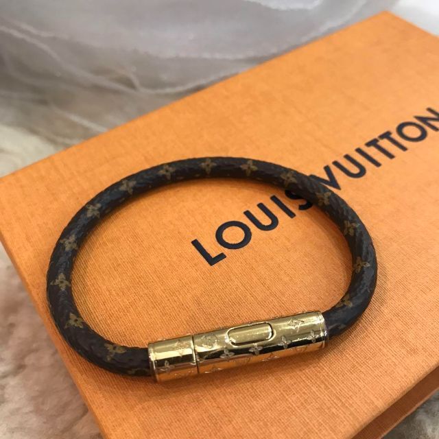 LOUIS VUITTON(ルイヴィトン)のルイ・ヴィトン　モノグラム　ブラスレ・Lコンフィデンシャル　ブレスレット レディースのアクセサリー(ブレスレット/バングル)の商品写真