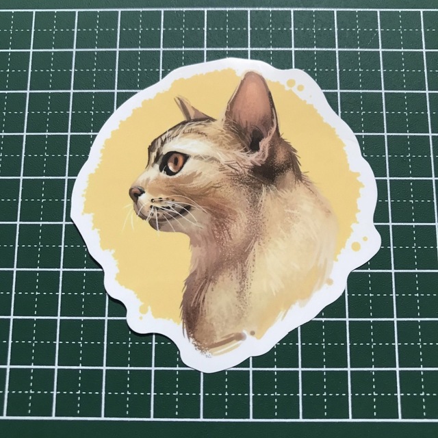 かわいいネコ 横顔 写実的なイラスト 猫 防水ステッカー 自動車/バイクのバイク(ステッカー)の商品写真