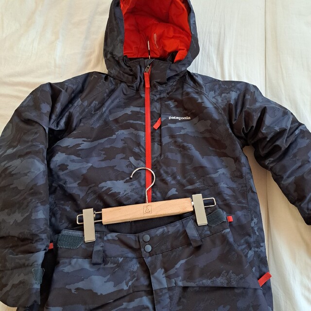 patagonia(パタゴニア)のマシュマカ様　patagonia スノーボードウェア 超美品 140 キッズM スポーツ/アウトドアのスノーボード(ウエア/装備)の商品写真