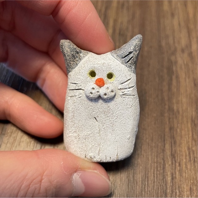 猫の置物 お香立て お花立て ペーパーウェイト 耳がグレーの子 ハンドメイドのインテリア/家具(その他)の商品写真