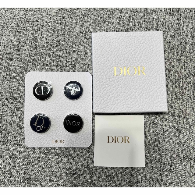 Christian Dior - Dior シルバー会員 ピンバッジ 缶バッチの通販 by