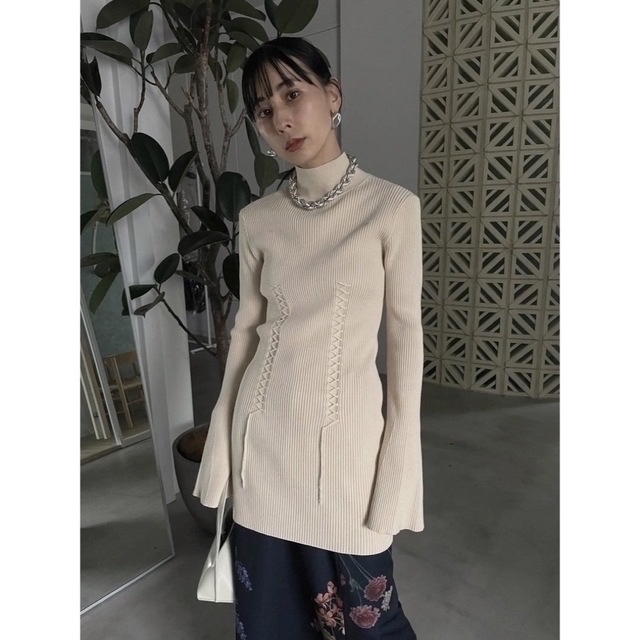 Ameri VINTAGE(アメリヴィンテージ)の【Ameri VINTAGE】2WAY YARN LACE UP KNIT レディースのトップス(ニット/セーター)の商品写真