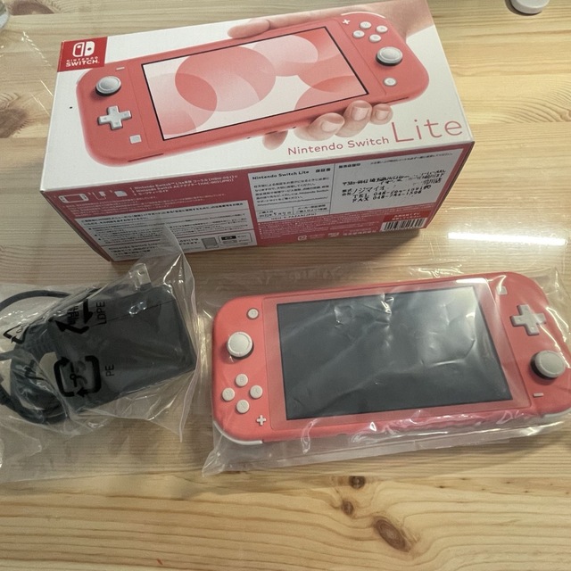 Nintendo Switch(ニンテンドースイッチ)のNintendo Switch  LITE コーラル エンタメ/ホビーのゲームソフト/ゲーム機本体(家庭用ゲーム機本体)の商品写真