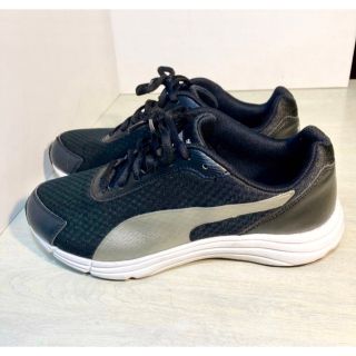 プーマ(PUMA)の【美品！スニーカー】プーマ エクスペダイト　ブラック×シルバーライン！25cm(スニーカー)