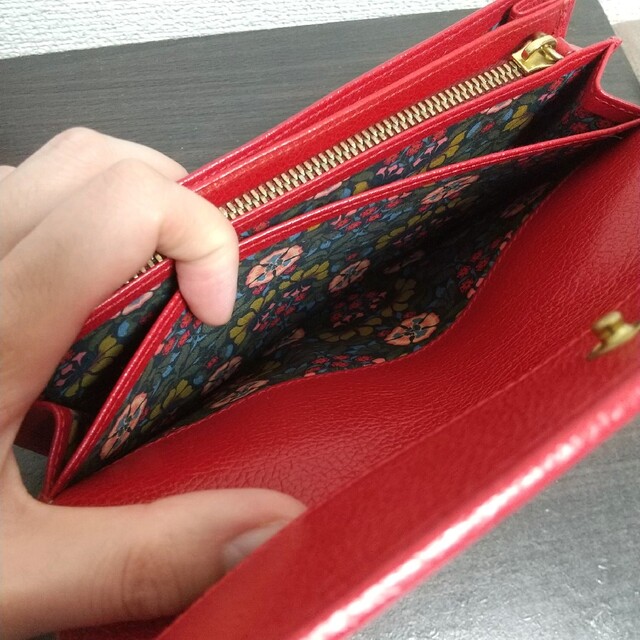 IL BISONTE(イルビゾンテ)の新品 イルビゾンテ リバティ 本革 レザー 長財布 ウォレット 限定 柄付き 赤 レディースのファッション小物(財布)の商品写真