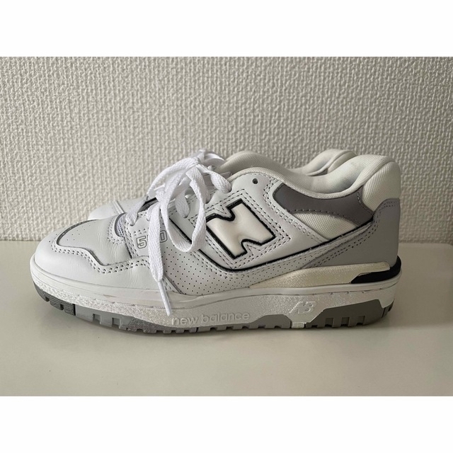 入手困難　newbalance BB550 PWA