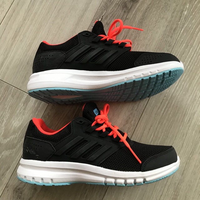 adidas(アディダス)のadidas 子供シューズ【未使用】 キッズ/ベビー/マタニティのキッズ靴/シューズ(15cm~)(スニーカー)の商品写真