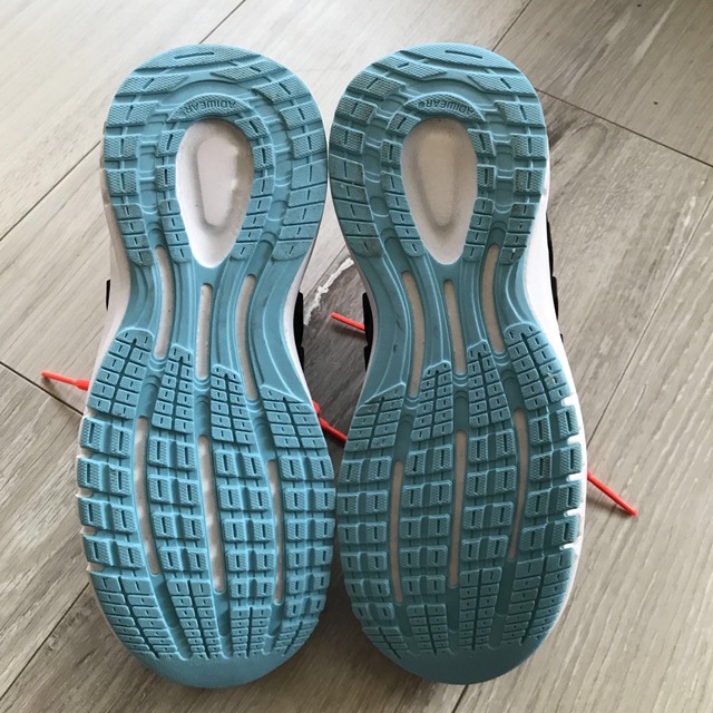 adidas(アディダス)のadidas 子供シューズ【未使用】 キッズ/ベビー/マタニティのキッズ靴/シューズ(15cm~)(スニーカー)の商品写真