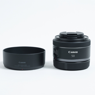キヤノン(Canon)のCanon RF50mm f1.8 STM 純正フード付き 美品(レンズ(単焦点))