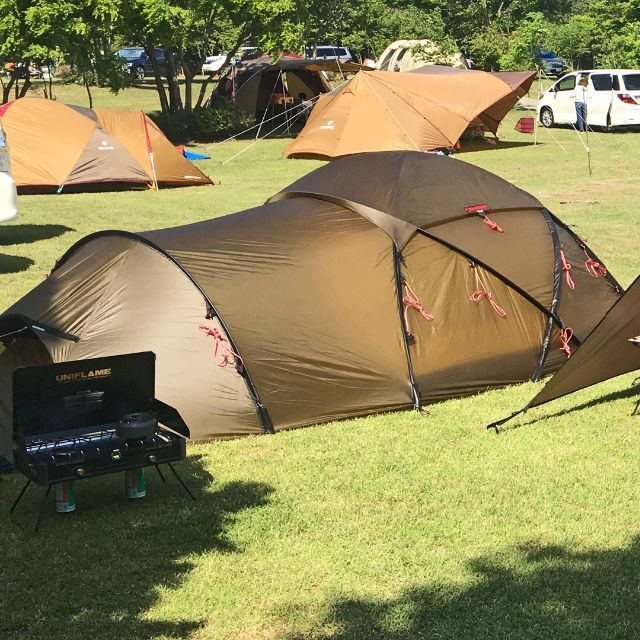 HILLEBERG(ヒルバーグ)のHilleberg SAITARIS ヒルバーグ４人用テント サイタリス サンド スポーツ/アウトドアのアウトドア(テント/タープ)の商品写真