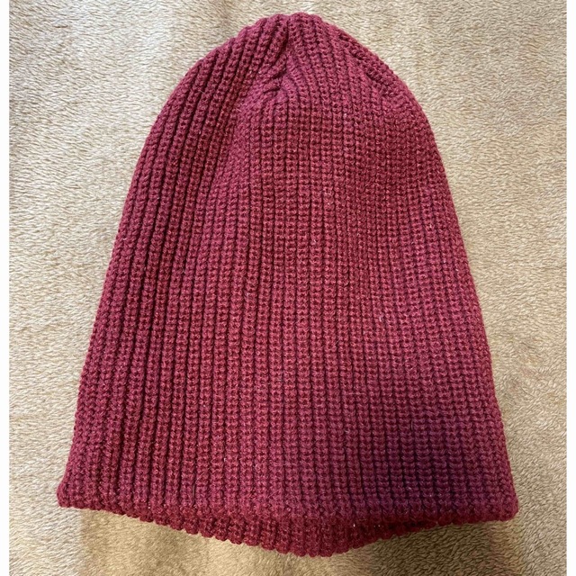 赤（えんじ色）ニット帽 レディースの帽子(ニット帽/ビーニー)の商品写真