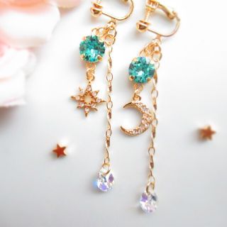 スワロフスキー(SWAROVSKI)の【イヤリング】月　星　スワロフスキー　揺れる　ハンドメイド　ターコイズ　ロング(イヤリング)