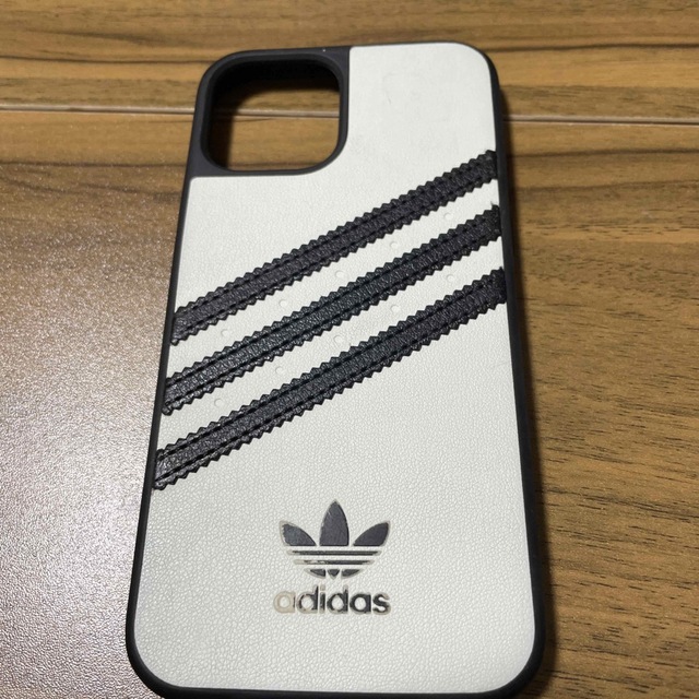 adidas(アディダス)のiPhone12ケース　adidas スマホ/家電/カメラのスマホアクセサリー(iPhoneケース)の商品写真