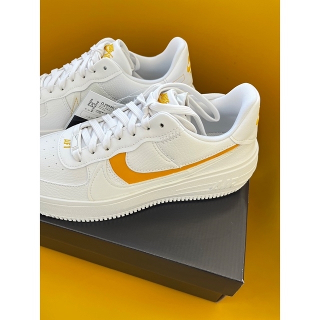 NIKE(ナイキ)の23.5 新品 NIKE AF1 PLT.AF.ORM 23センチJORDAN レディースの靴/シューズ(スニーカー)の商品写真