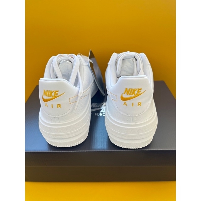 NIKE(ナイキ)の23.5 新品 NIKE AF1 PLT.AF.ORM 23センチJORDAN レディースの靴/シューズ(スニーカー)の商品写真