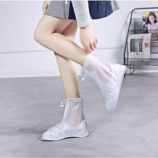新品　XLサイズ　防水 シューズカバー　ホワイト　レインブーツ　長靴　雨具 レディースの靴/シューズ(レインブーツ/長靴)の商品写真