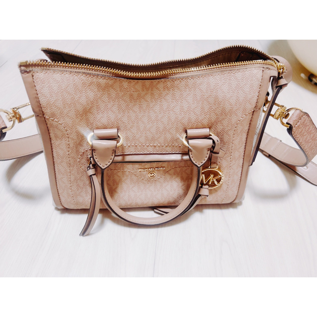 MICHEAL KORS  バック  カリーヌサッチェル スモール シグネチャー