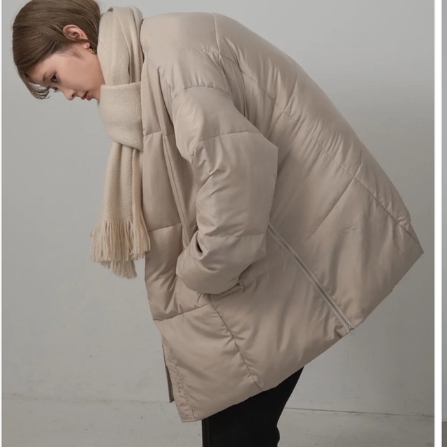 TODAYFUL(トゥデイフル)のAmiur fiber down no collar blouson beige メンズのジャケット/アウター(ダウンジャケット)の商品写真