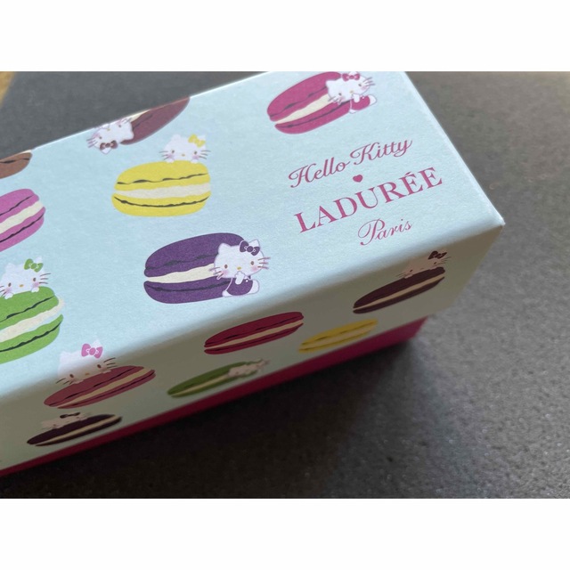 LADUREE(ラデュレ)のLADUREE HELLO KITTY マカロン空箱 インテリア/住まい/日用品のインテリア小物(小物入れ)の商品写真