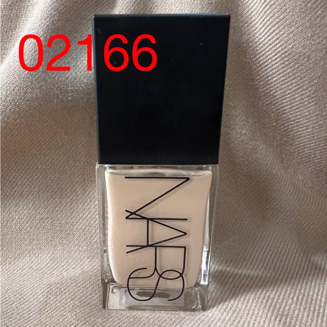 NARS(ナーズ)のNARSライトリフレクティング ファンデーション 02166 コスメ/美容のベースメイク/化粧品(ファンデーション)の商品写真