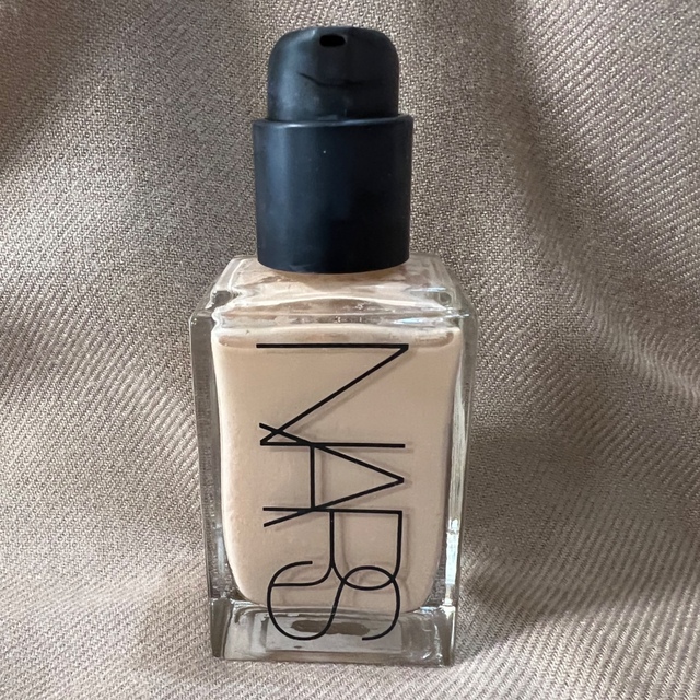 NARS(ナーズ)のNARSライトリフレクティング ファンデーション 02166 コスメ/美容のベースメイク/化粧品(ファンデーション)の商品写真