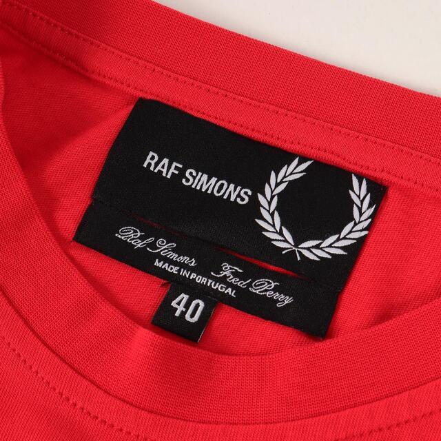 RAF SIMONS(ラフシモンズ)のRAF SIMONS ラフシモンズ Tシャツ FRED PERRY フレッドペリー ロゴ 刺繍 クルーネックTシャツ EMBROIDERED INITIAL T-SHIRT 19SS レッド 赤 40 トップス カットソー 半袖 コラボ【メンズ】【中古】 メンズのトップス(Tシャツ/カットソー(半袖/袖なし))の商品写真