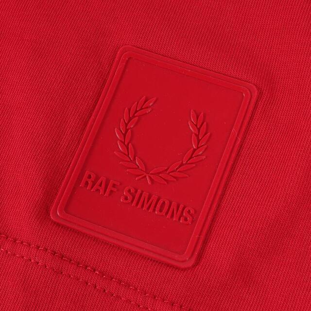 RAF SIMONS(ラフシモンズ)のRAF SIMONS ラフシモンズ Tシャツ FRED PERRY フレッドペリー ロゴ 刺繍 クルーネックTシャツ EMBROIDERED INITIAL T-SHIRT 19SS レッド 赤 40 トップス カットソー 半袖 コラボ【メンズ】【中古】 メンズのトップス(Tシャツ/カットソー(半袖/袖なし))の商品写真